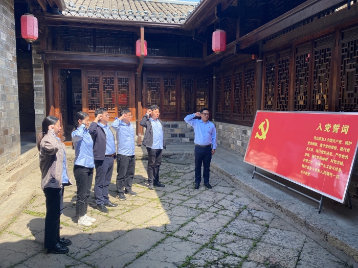 十堰分(fen)院組織(zhi)青年幹(gan)部參觀(guan)紅色愛(ài)國主義(yi)教育基(jī)地