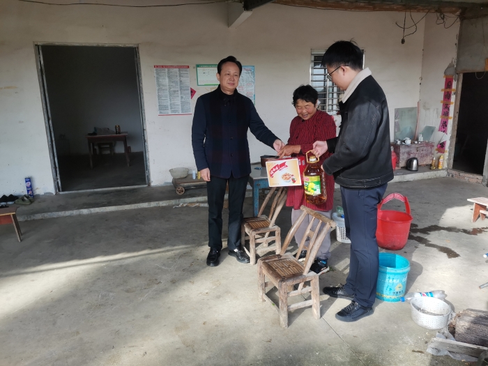 荊門分(fèn)院到丁店村(cūn)開展走訪慰(wèi)問1